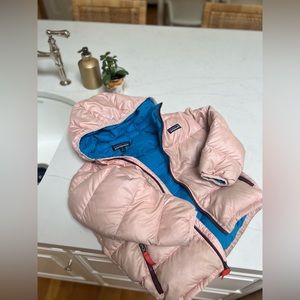 Patagonia Hi-Loft down sweater hoodie size 5T pink